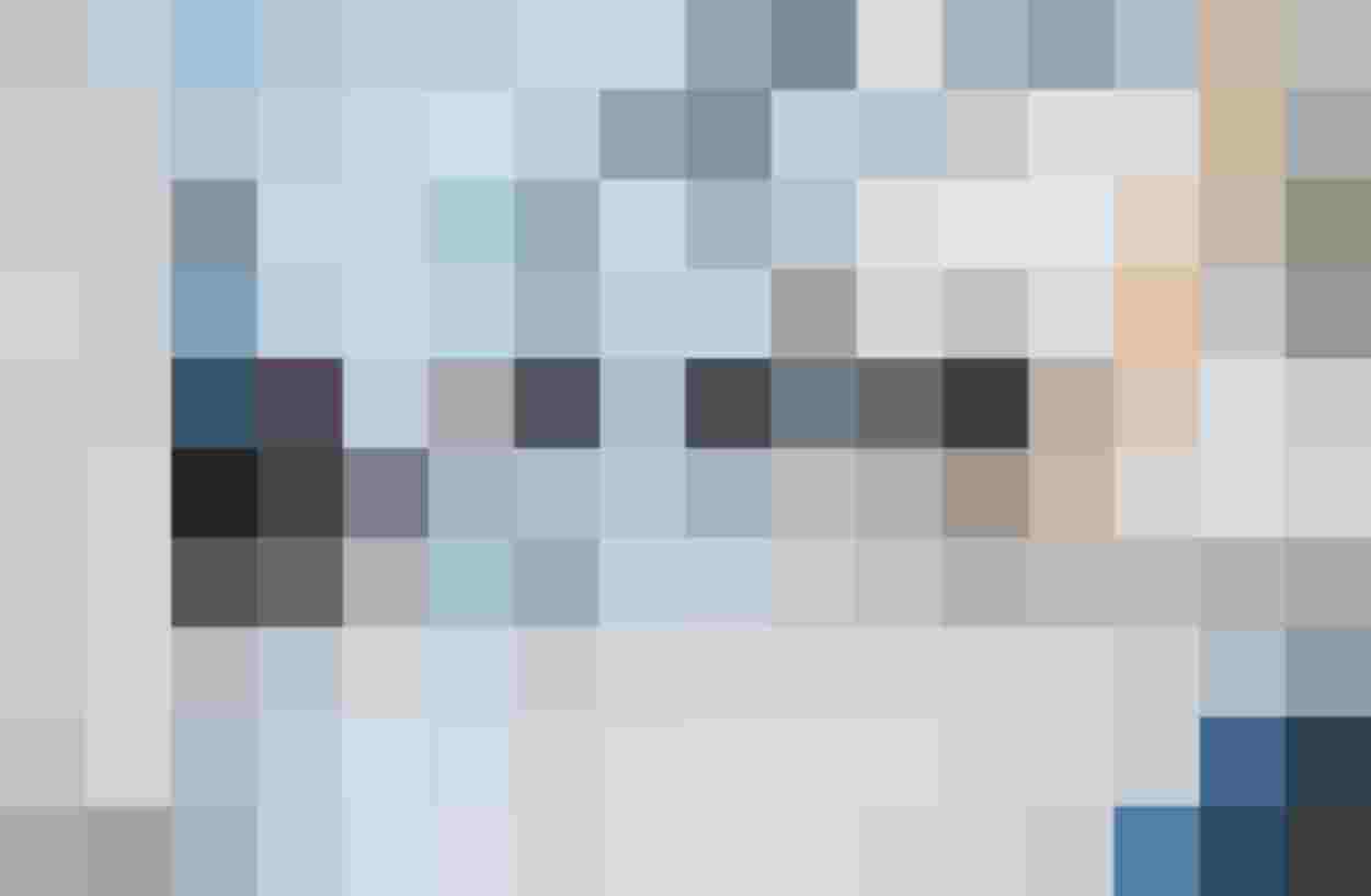 Moderne Sitzgruppe im Gesundheitszentrum Radstadt mit Pflanzen und Tageslicht.