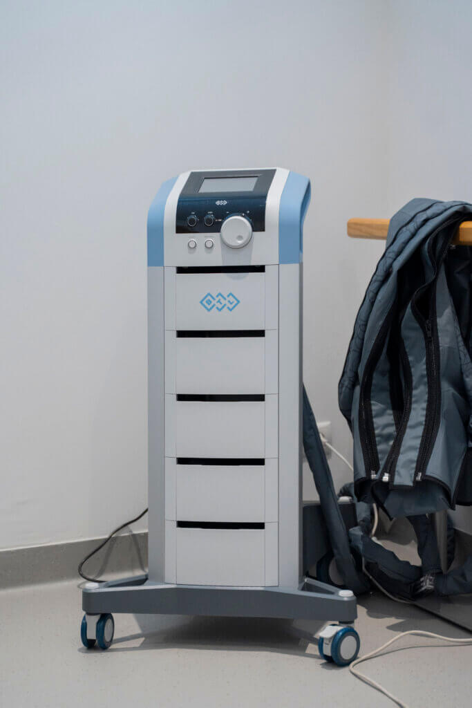 Therapiegerät im Gesundheitszentrum Radstadt für moderne medizinische Anwendungen.